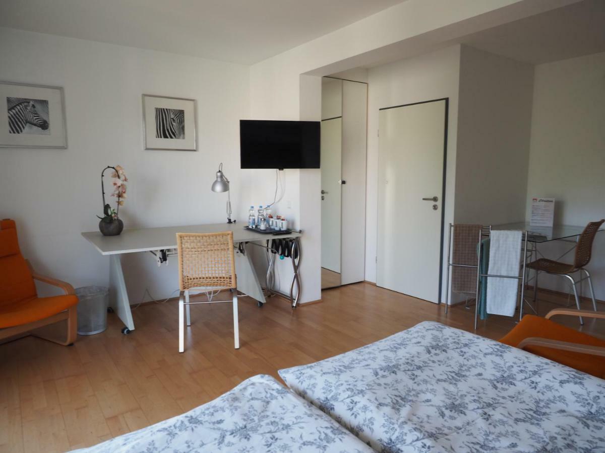 B8 - Just A Private Accommodation Düsseldorf Esterno foto