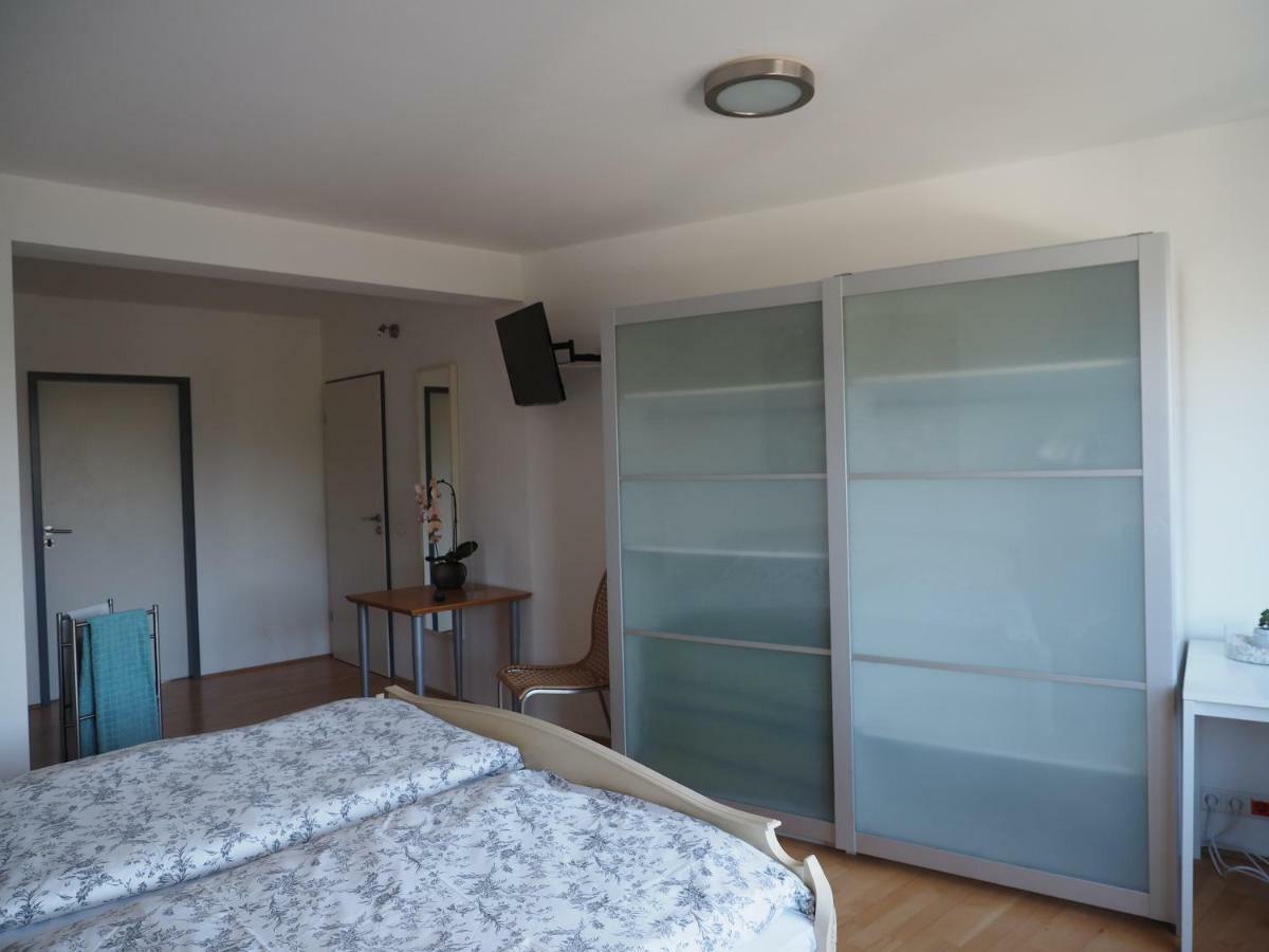 B8 - Just A Private Accommodation Düsseldorf Esterno foto